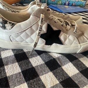 VH EST Quilted Sneakers with Black Star